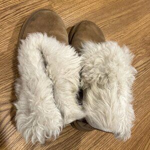 UGG Slippers – Chestnut – Women’s Size 8.5